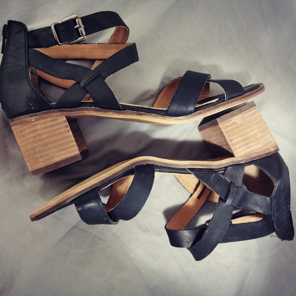 chunky heel gladiator sandals - Picture 1 of 3